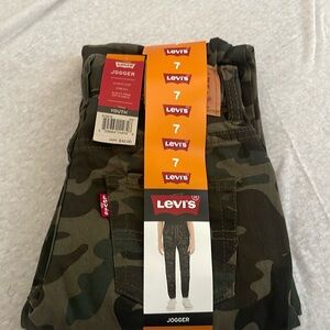 Levi’s Jogger (Youth 7)